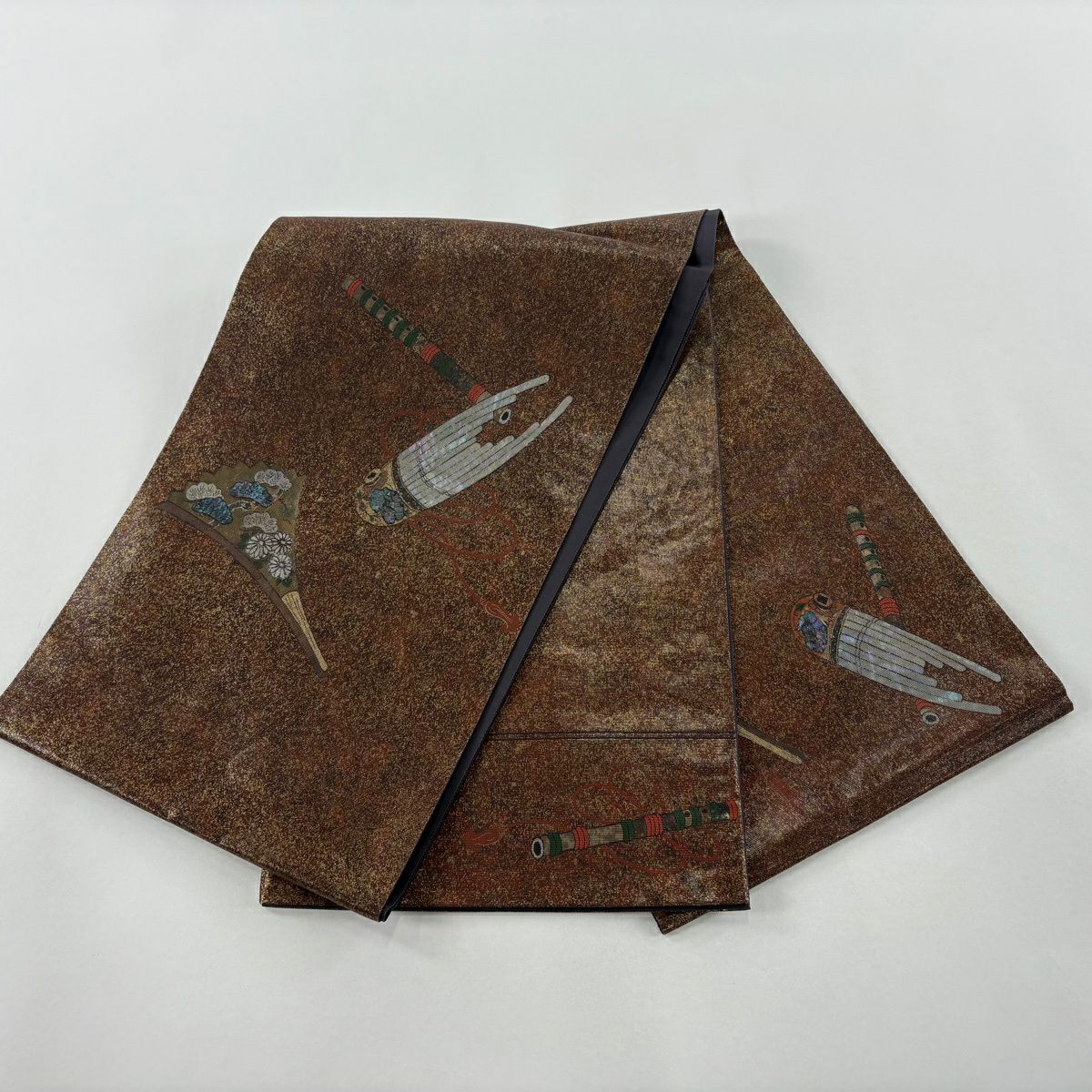 【美品】 袋帶 秀品級 樂器 扇子 螺鈿金金箔 紅茶 お太鼓圖案 純蠶絲