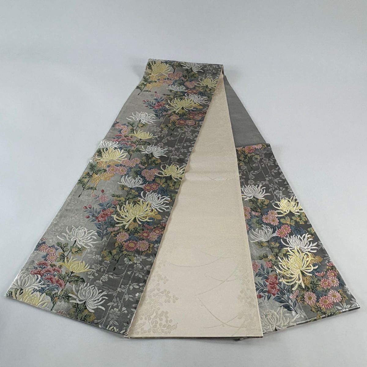 【美品】 袋帶 秀品級 菊花 秋草 金金箔 金銀彩 銀 六通 純蠶絲