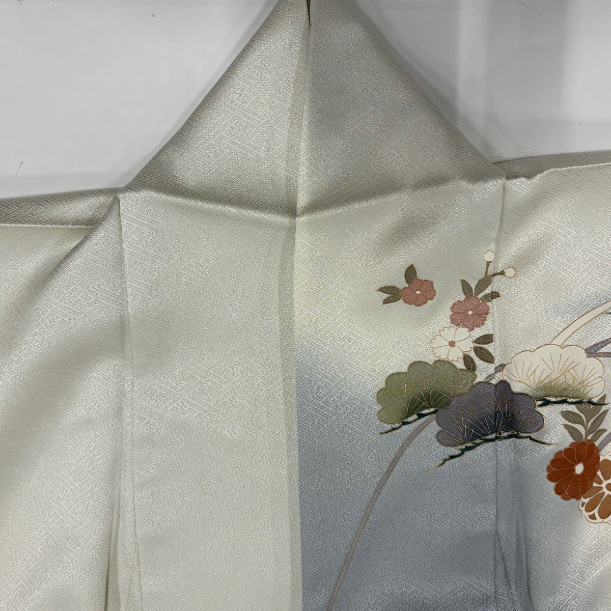 【美品】訪問服 身長162cm 袖長64.5cm M 雙層 笠松樹 草花紋紋 金彩裝飾 漸層 青灰色 純蠶絲 秀品級