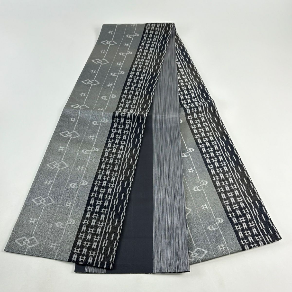 【美品】 袋帶 名品級 縞 流水 漸層 灰色 全通 純蠶絲