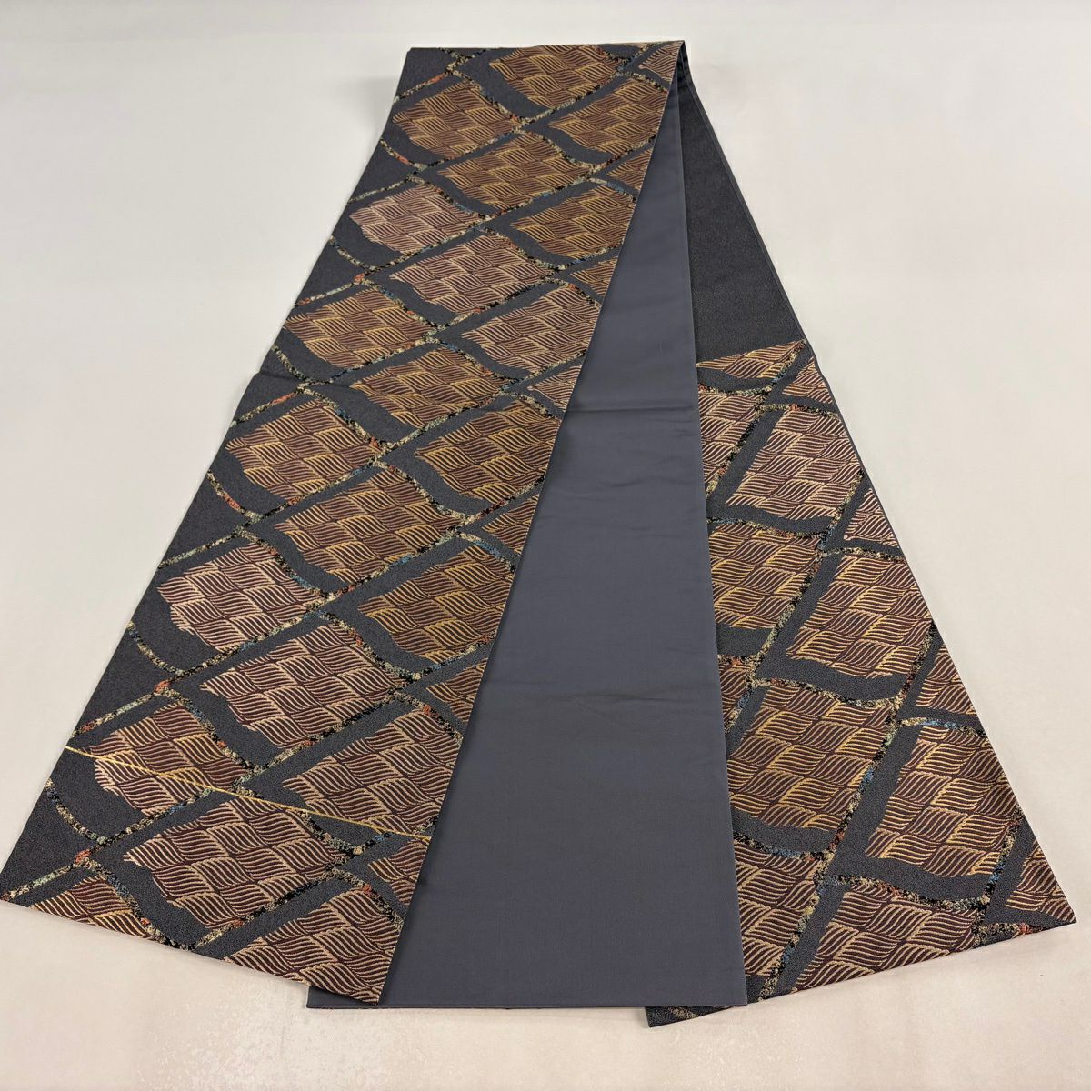【美品】 袋帶 秀品級 附落款 清風薫雅 幾何學圖案 金絲 刺繡 灰色 六通 純蠶絲
