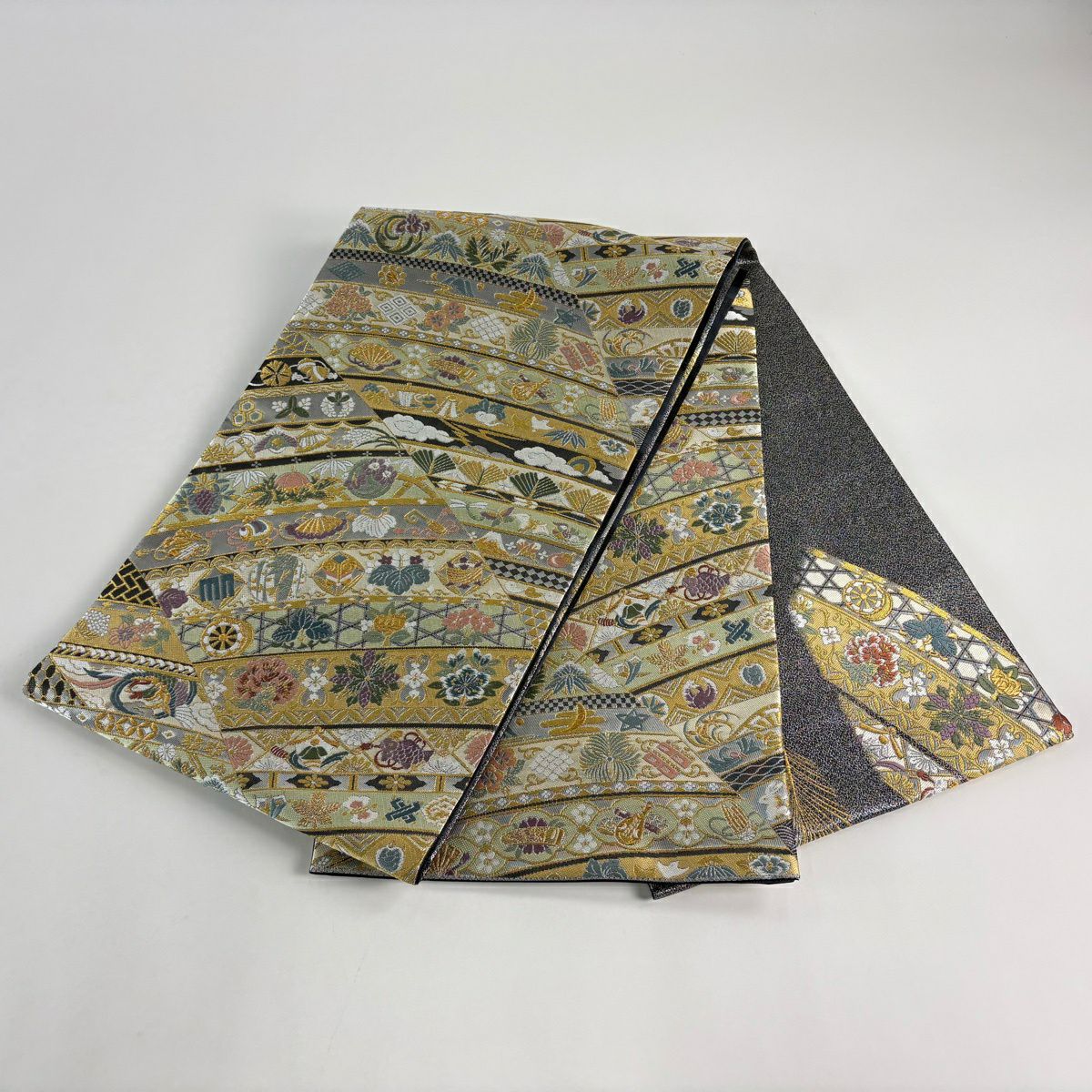 【美品】 袋帶 名品級 手先二通り 寶盡くし 草花紋紋 金金箔 金銀彩 金色 大鼓圖案 純蠶絲