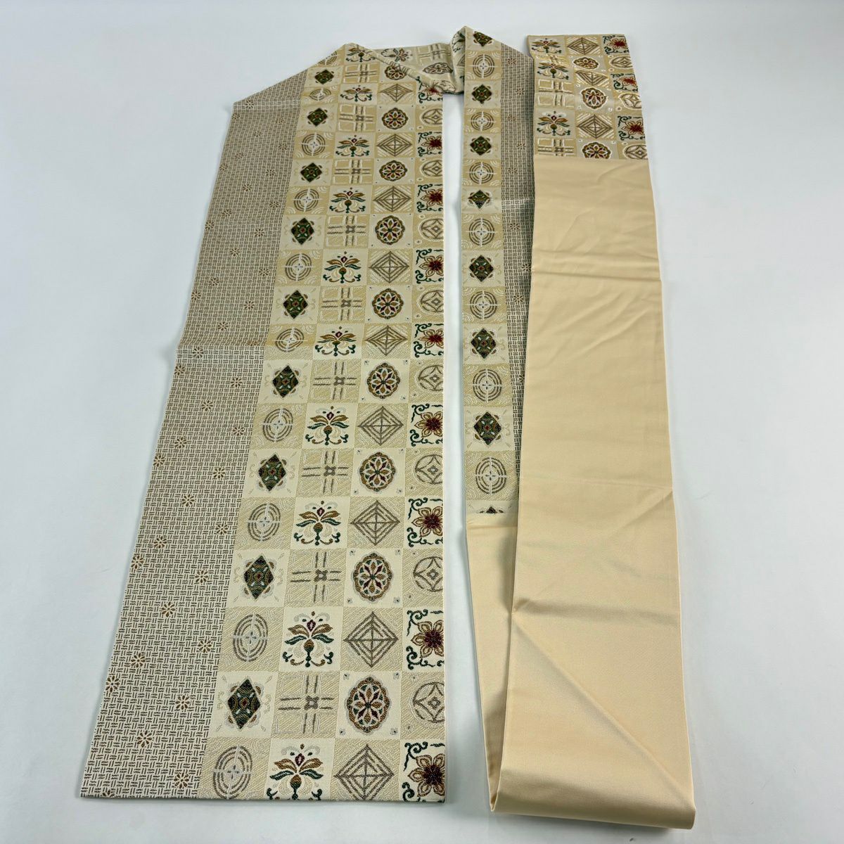 【美品】 名古屋帶 名品級 市松樹 草花紋 金糸 米色 純蠶絲