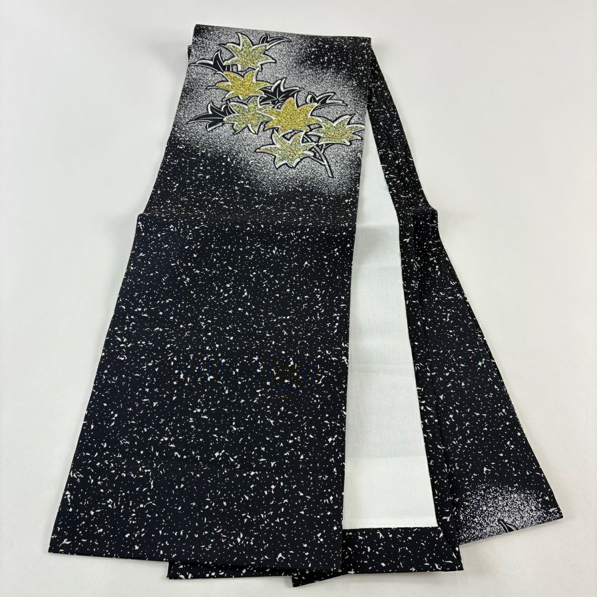 【美品】 開口名古屋帶 名品級 楓 金彩裝飾 黑 純蠶絲