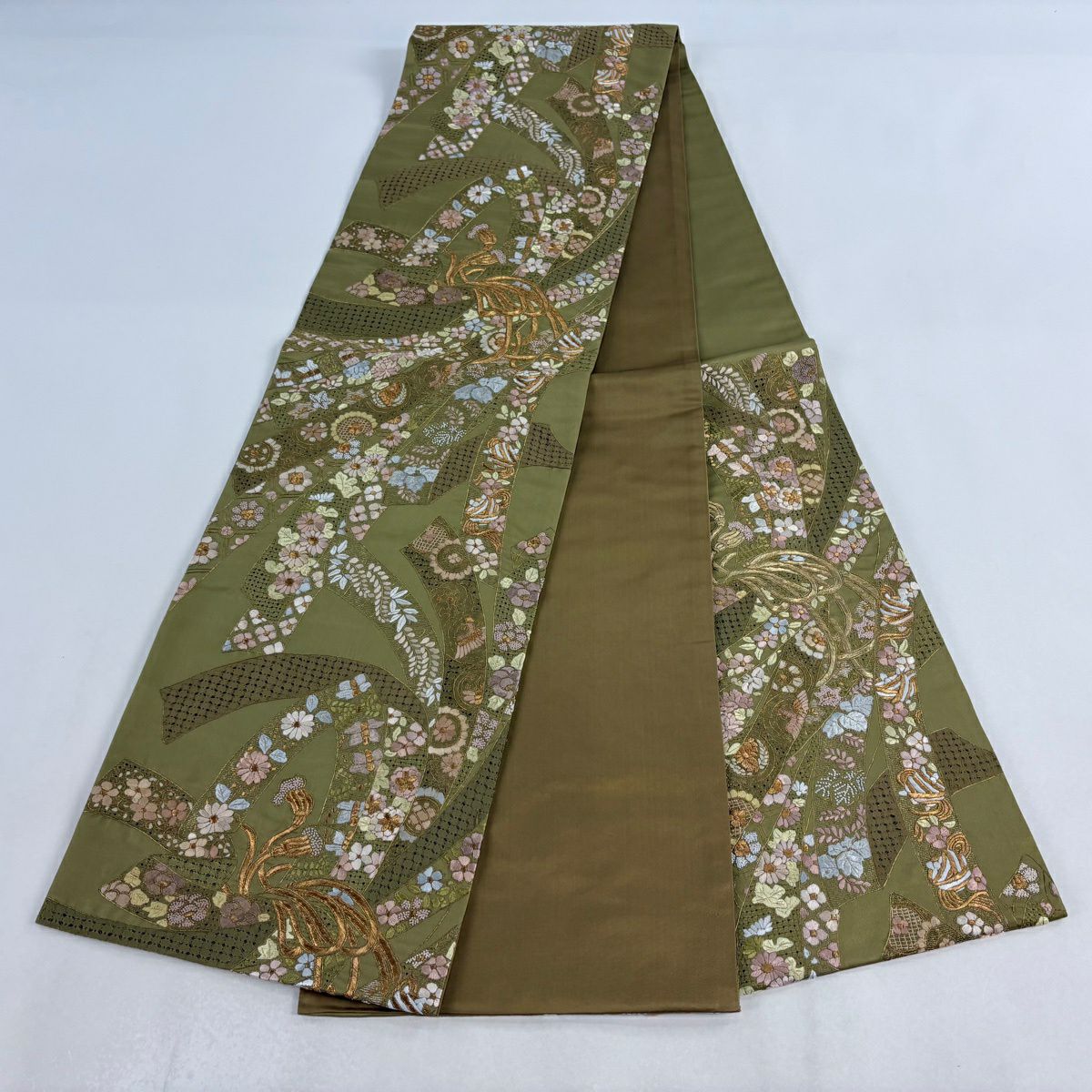 【美品】 袋帶 逸品級 束帶熨斗紋 草花紋刺繡 金線 鶯色 六通 純蠶絲