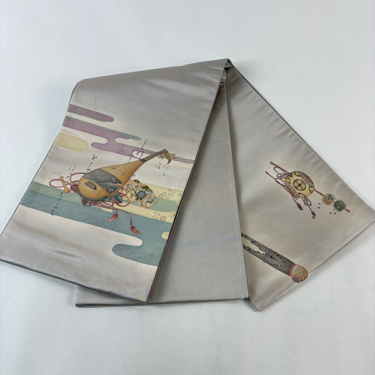 【美品】 袋帶 名品級 樽本伊勢藏 落款あり 琵琶 霞 金銀彩 薄小豆 お太鼓柄 純蠶絲