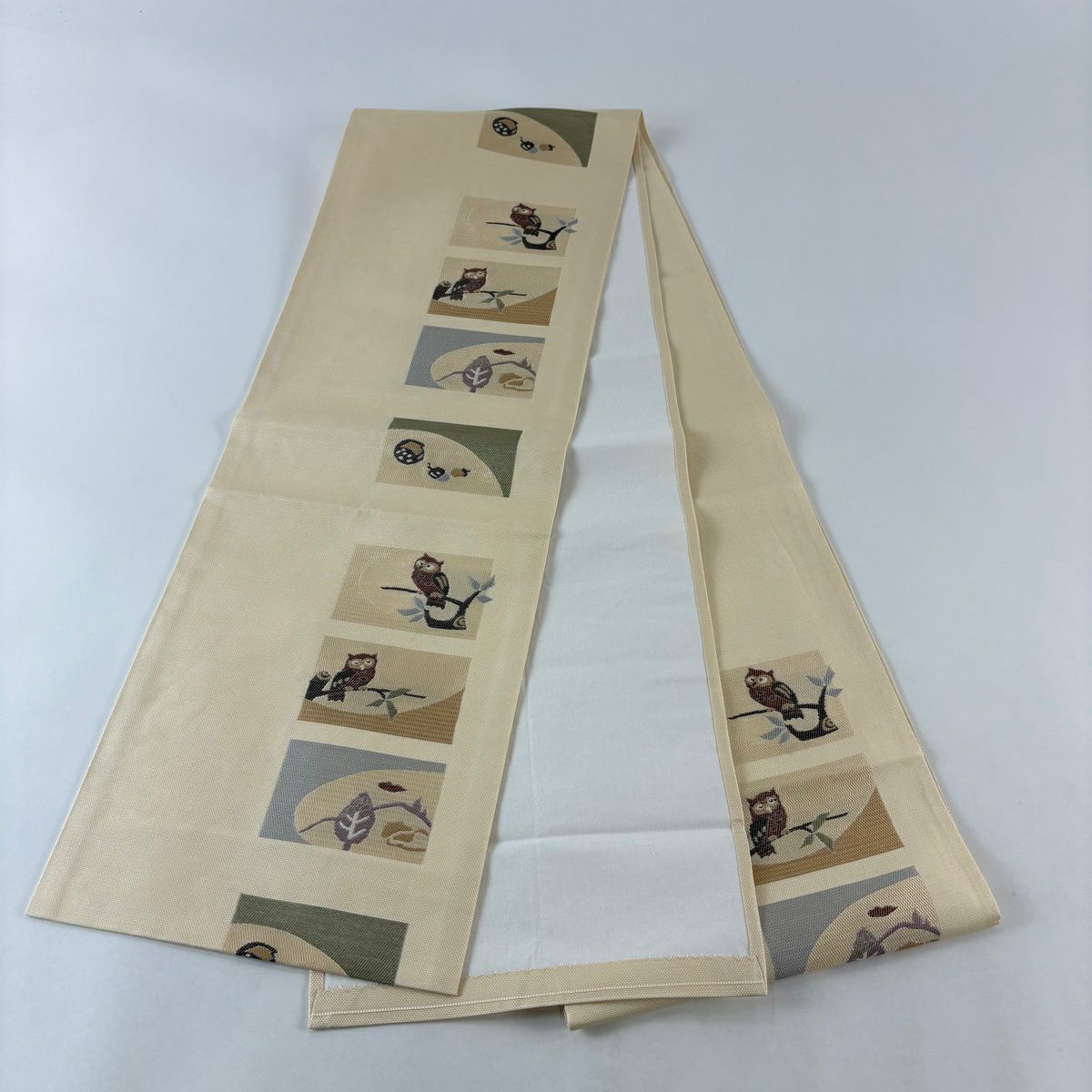【美品】 開口名古屋帶 逸品級 貓頭鷹 枝葉 米色 純蠶絲