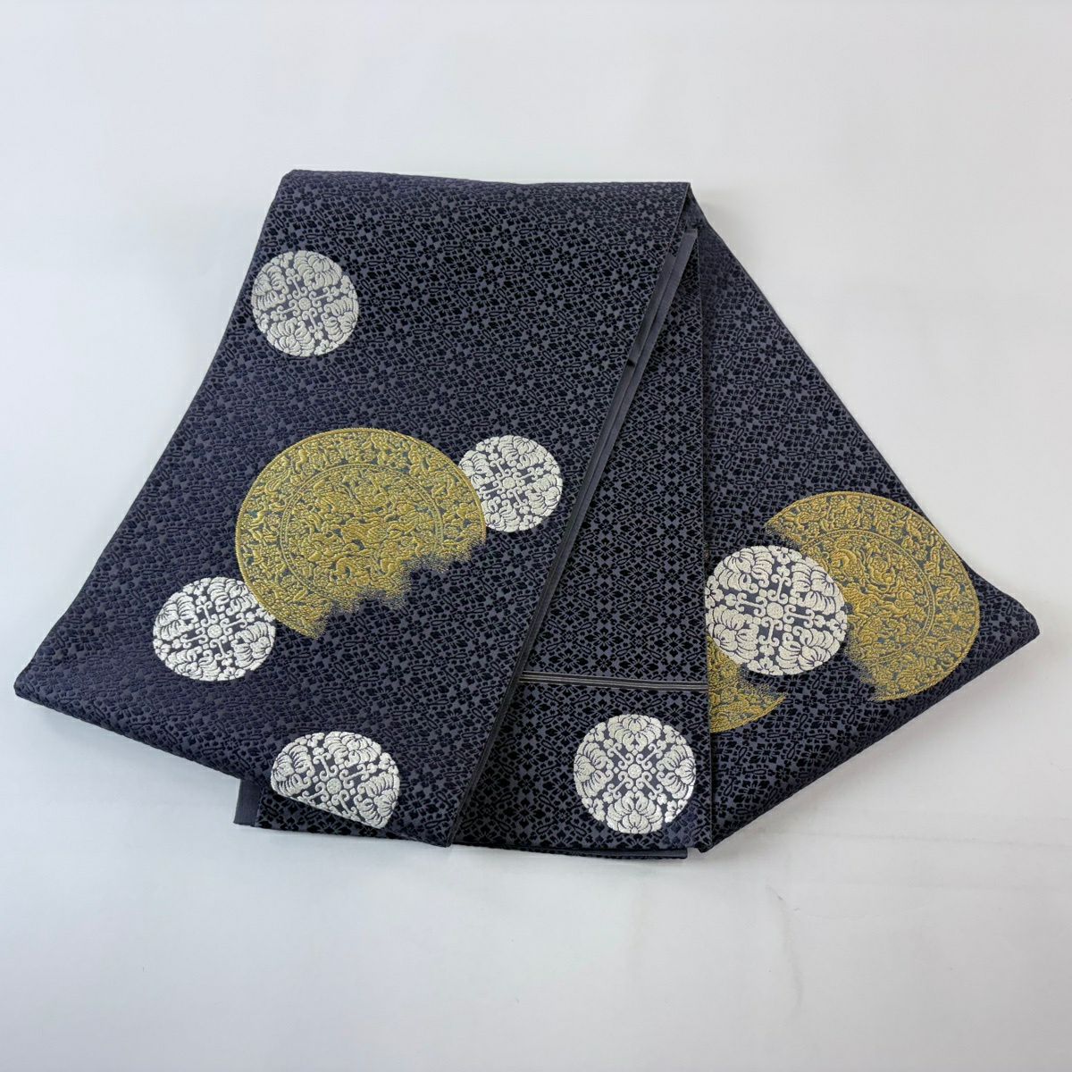 【美品】 袋帶 逸品級 落款 山口弘躬染織 小葵地葡萄鏡文 金糸 金金箔 青紫 お太鼓柄 純蠶絲