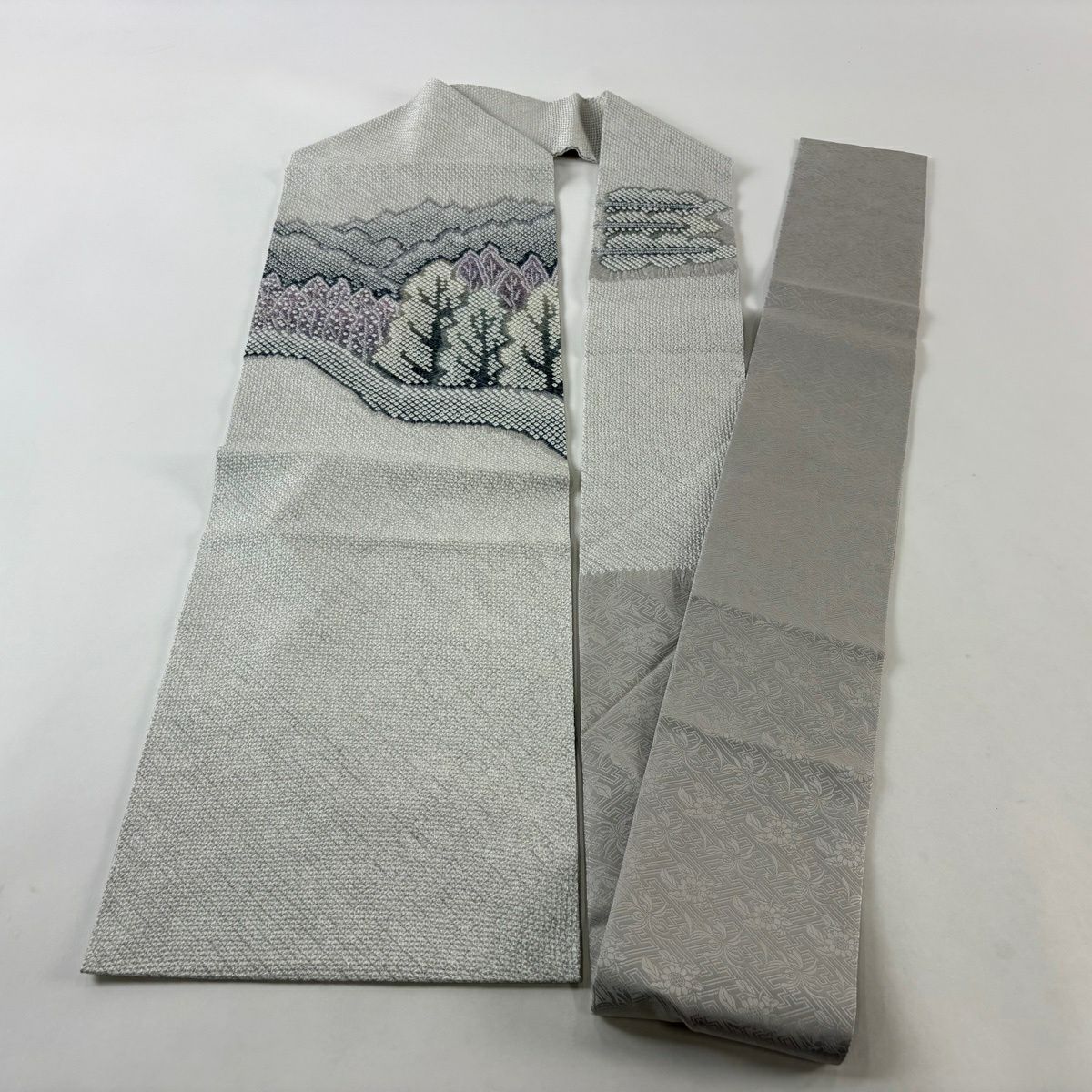 【美品】 名古屋帶 逸品級 樹木 山並 總絞 灰色 純蠶絲
