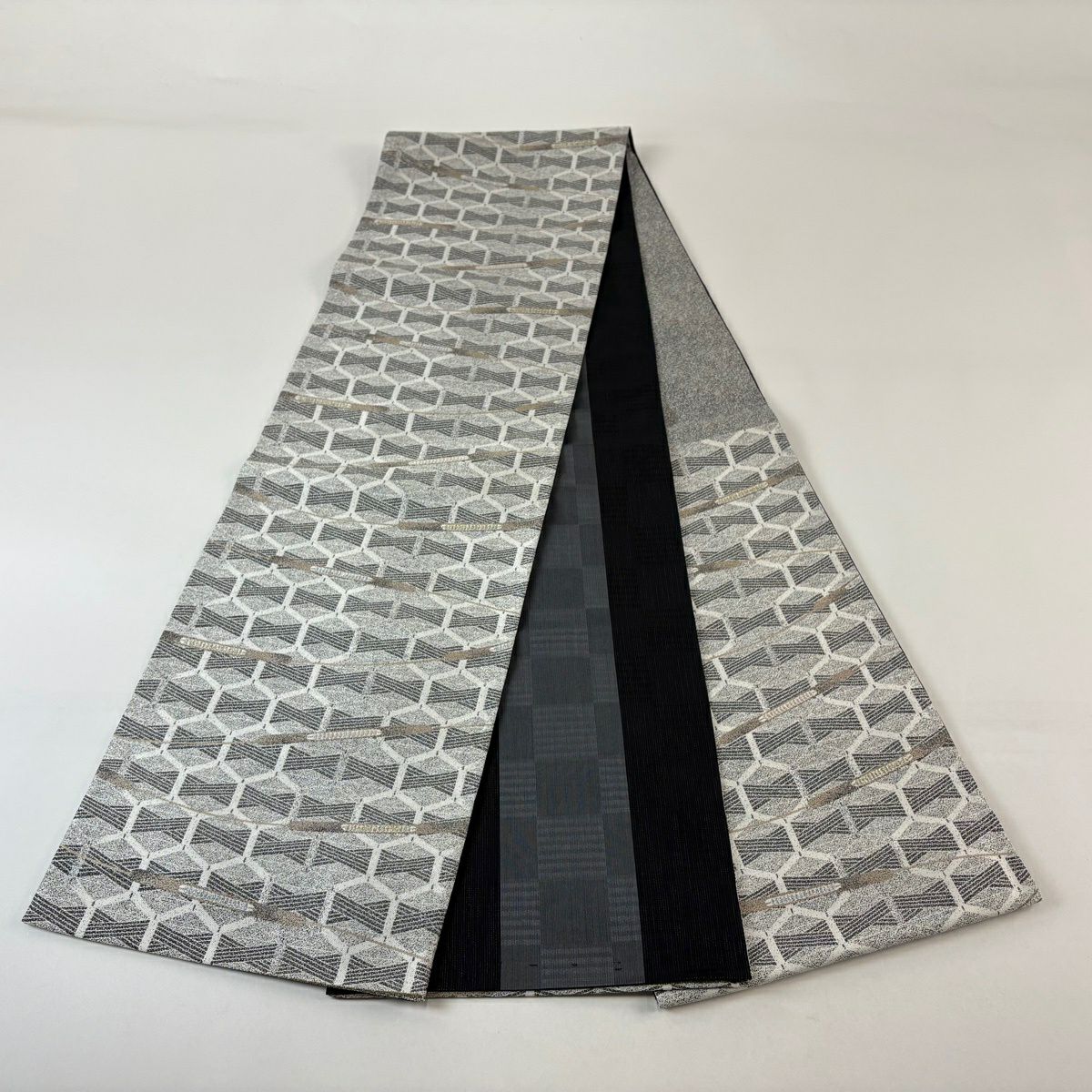 【美品】 袋帶 秀品級 龜甲 縞紋 金金箔 灰色 六通 純蠶絲