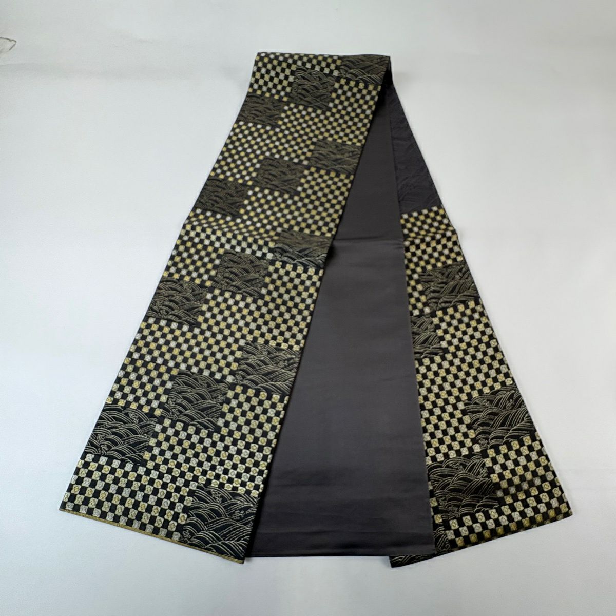 【美品】 袋帶 名品級 落款あり 波頭 市松樹 金銀絲 金金箔 灰色 六通 純蠶絲