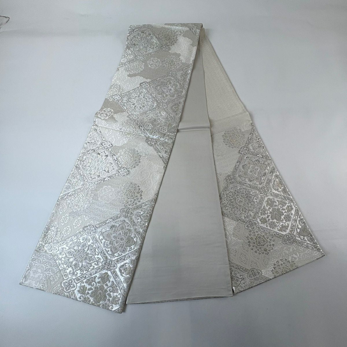 【美品】 袋帶 名品級 華紋 立涌 金銀糸 金金箔 奶油色 六通 純蠶絲