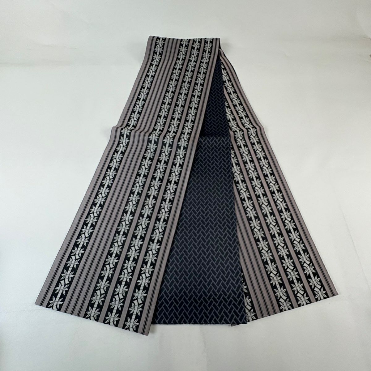 【美品】 袋帶 名品級 落款あり 竹子 縞 灰紫 全通 純蠶絲