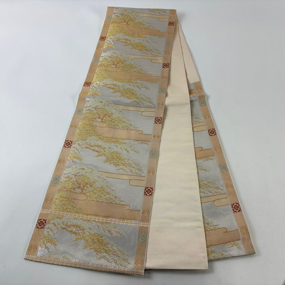 【美品】 袋帶 名品級 北出與三郎 落款あり 關西仕立 小御所松樹陰文 金銀彩 金金箔 銀色 六通 純蠶絲