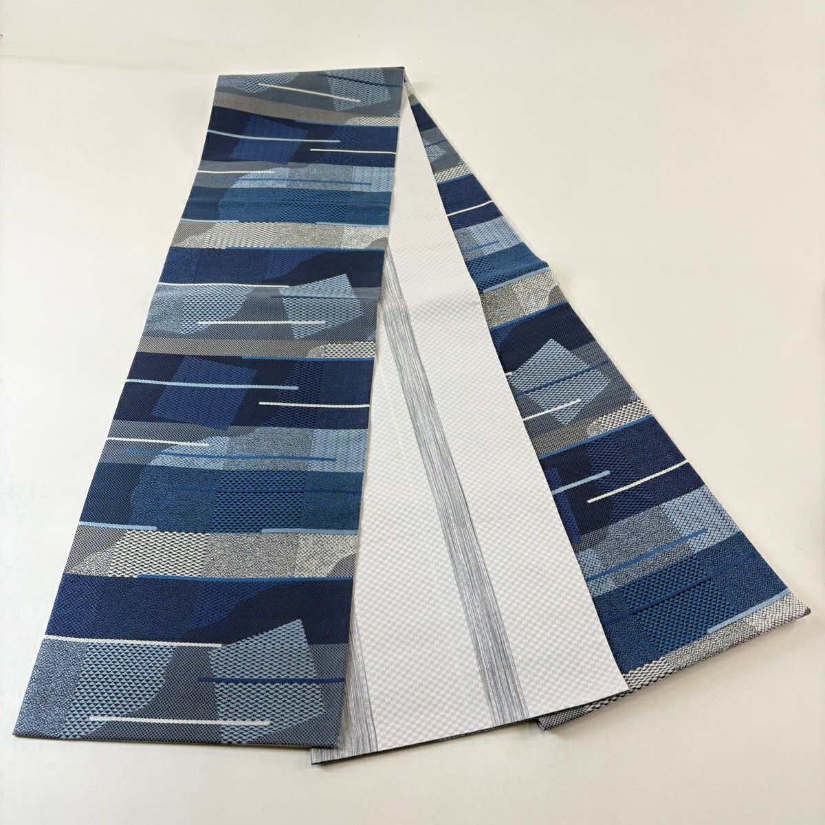 【美品】 袋帶 秀品級 藍染 幾何學 刺繡 藍色 全通 純蠶絲