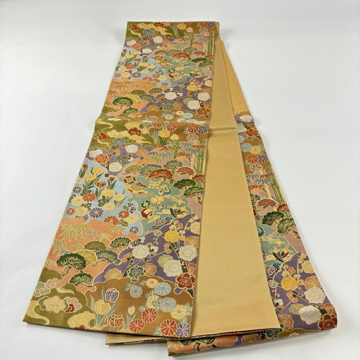 【美品】 袋帶 秀品級 松樹竹子梅花 寶盡くし 金金箔 唐織 米色 六通 純蠶絲