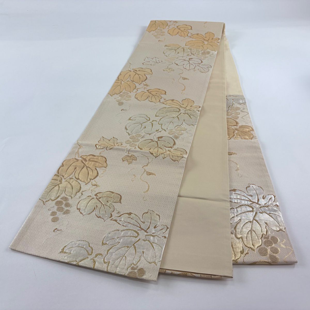 【美品】 袋帶 名品級 葡萄唐草紋 金絲 金金箔 米色 六通 純蠶絲