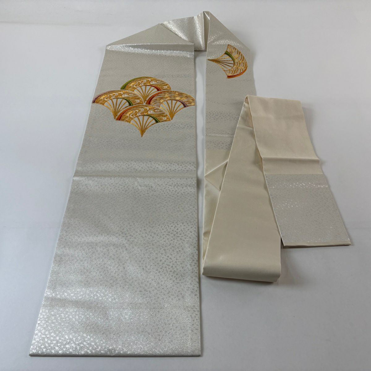 【美品】 名古屋帶 優品級 扇子形 青海波 金絲 刺繡 銀 純蠶絲