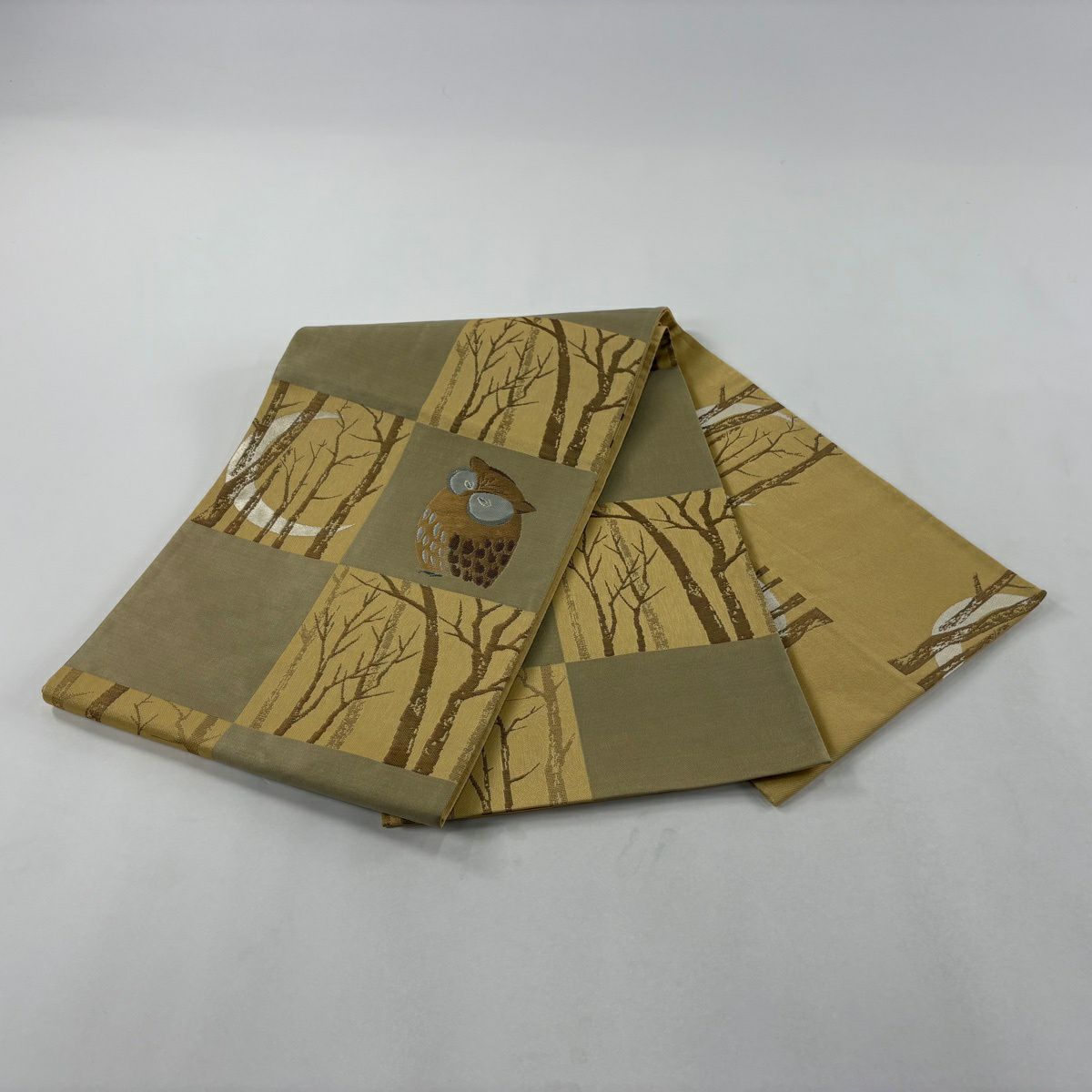 【美品】 袋帶 名品級 貓頭鷹 樹木 金通 金銀絲 米色 大鼓圖案 純蠶絲