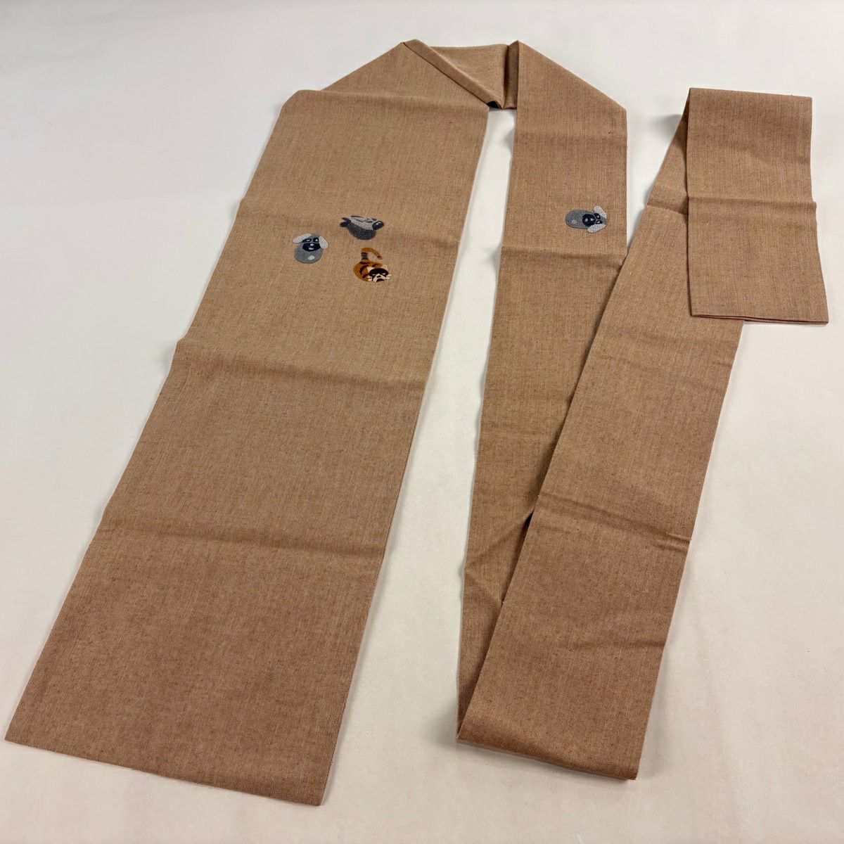 【美品】 名古屋帶 逸品級 紬織織 動物 相良刺繡 薄茶 純蠶絲