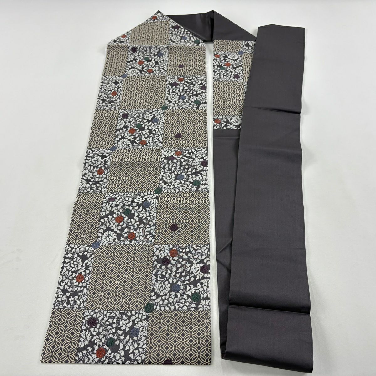 【美品】 名古屋帶 秀品級 唐草紋 七寶紋 刺繡 深紫 純蠶絲