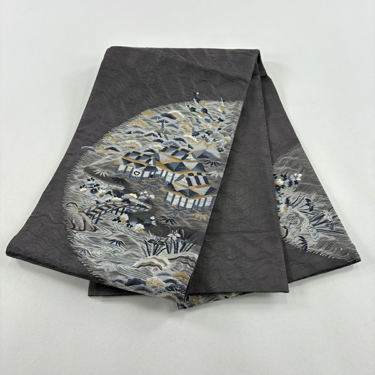 【美品】 袋帶 秀品級 家屋 松樹竹子梅花 銀線 灰色 大鼓圖案 純蠶絲
