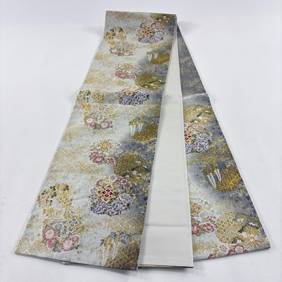 【美品】 袋帶 秀品級 四季樂花園 花丸紋 華紋 刺繡 金銀彩 灰白 六通 純蠶絲