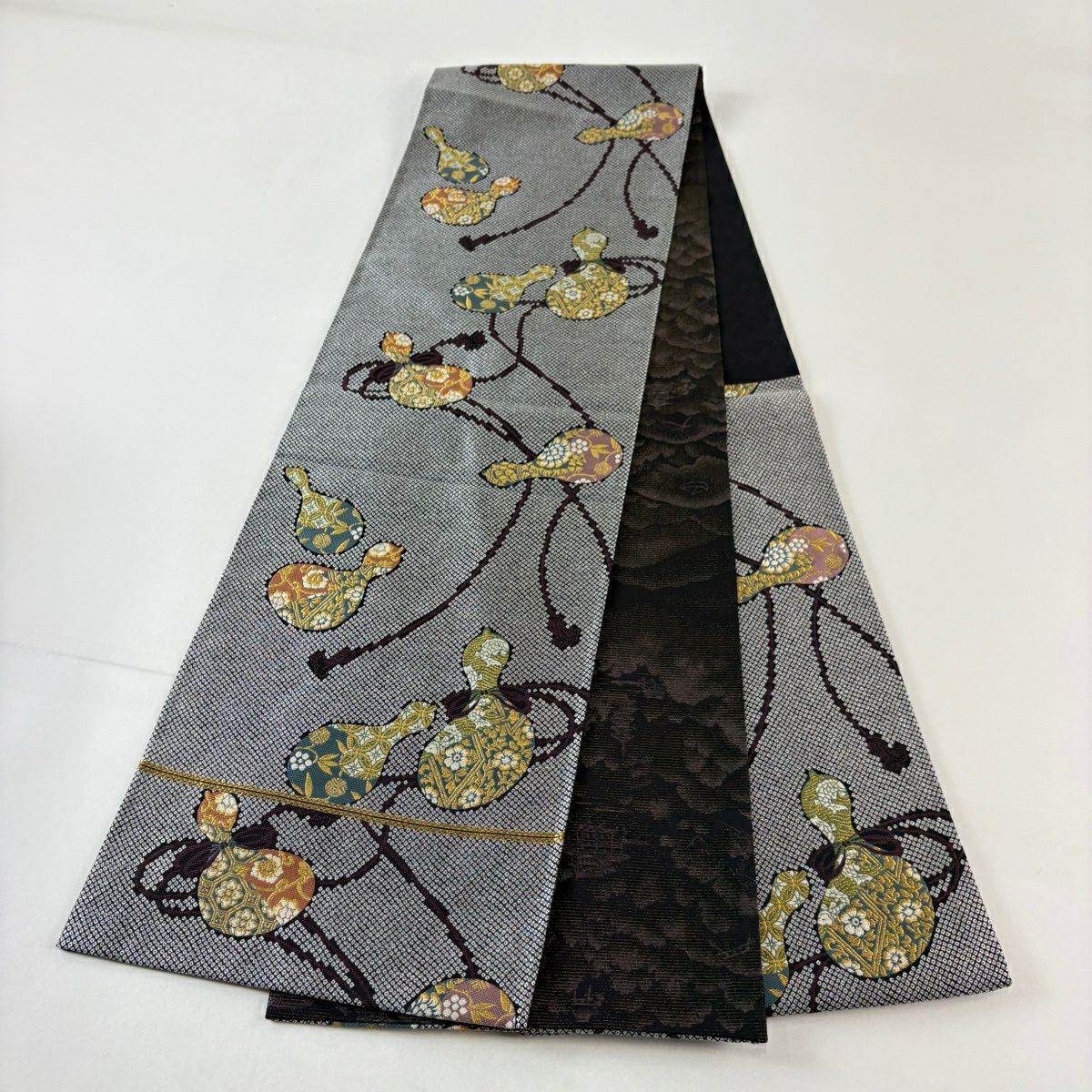 【美品】 袋帶 名品級 瓢箪 草花紋 金糸 黑灰 六通 純蠶絲