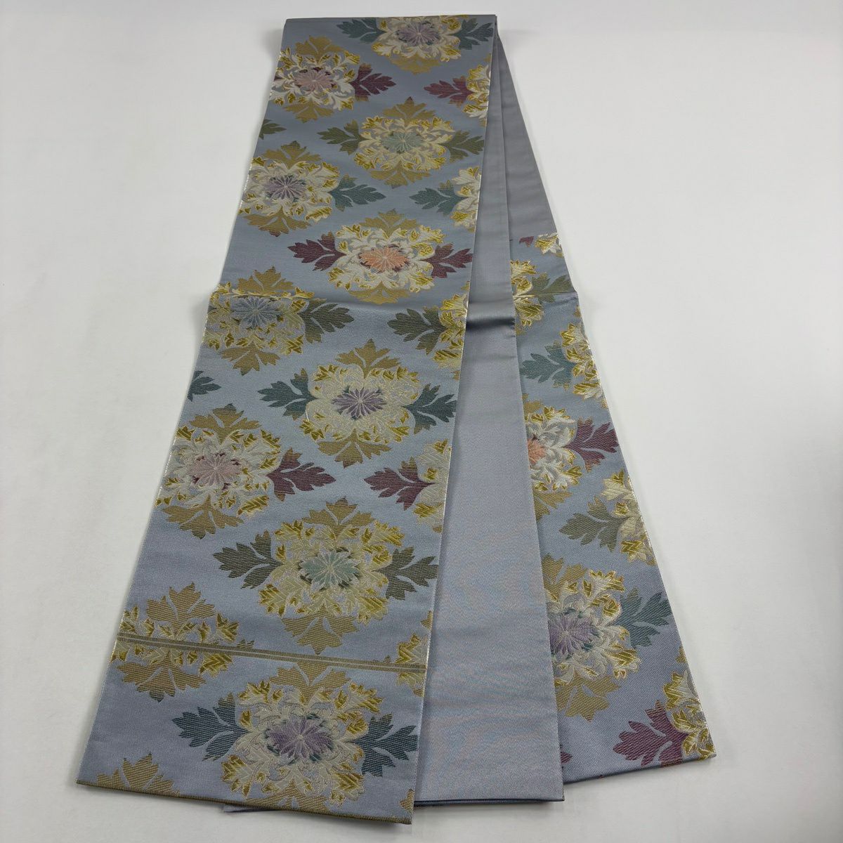 【美品】 袋帶 逸品級 となみ織物 落款あり 關西仕立 華紋 金金箔 唐織 灰色 六通 純蠶絲