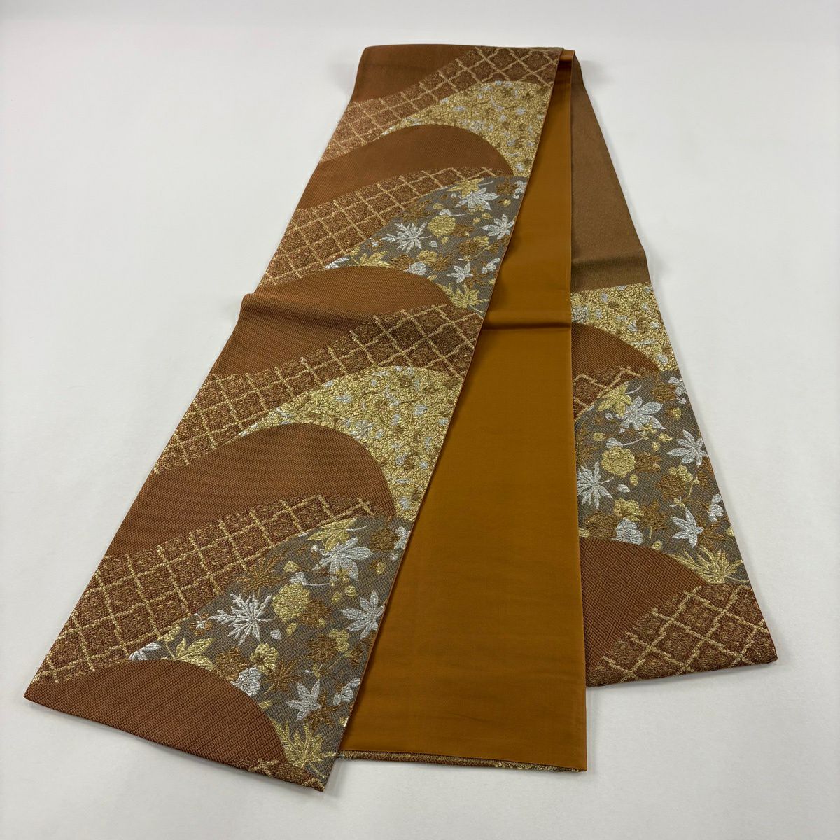 【美品】 袋帶 秀品級 葉柄 花菱 金金箔 茶 六通 純蠶絲
