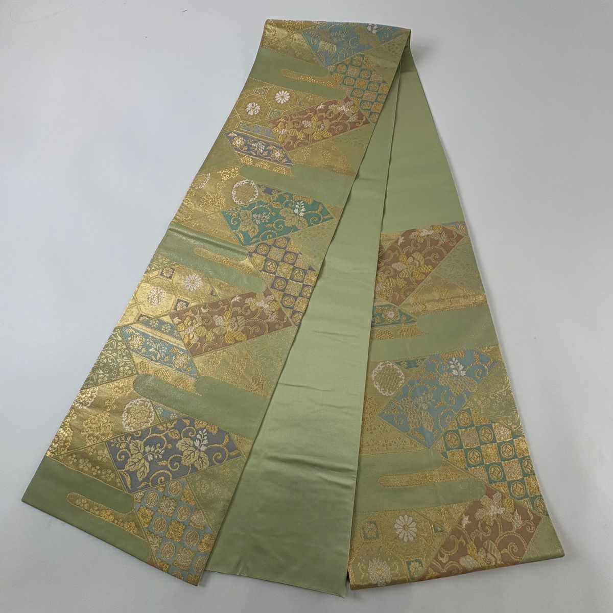 【美品】 袋帶 名品級 じゅらく 落款あり 蜀江文 花唐草紋 金糸 金金箔 薄綠 六通 純蠶絲