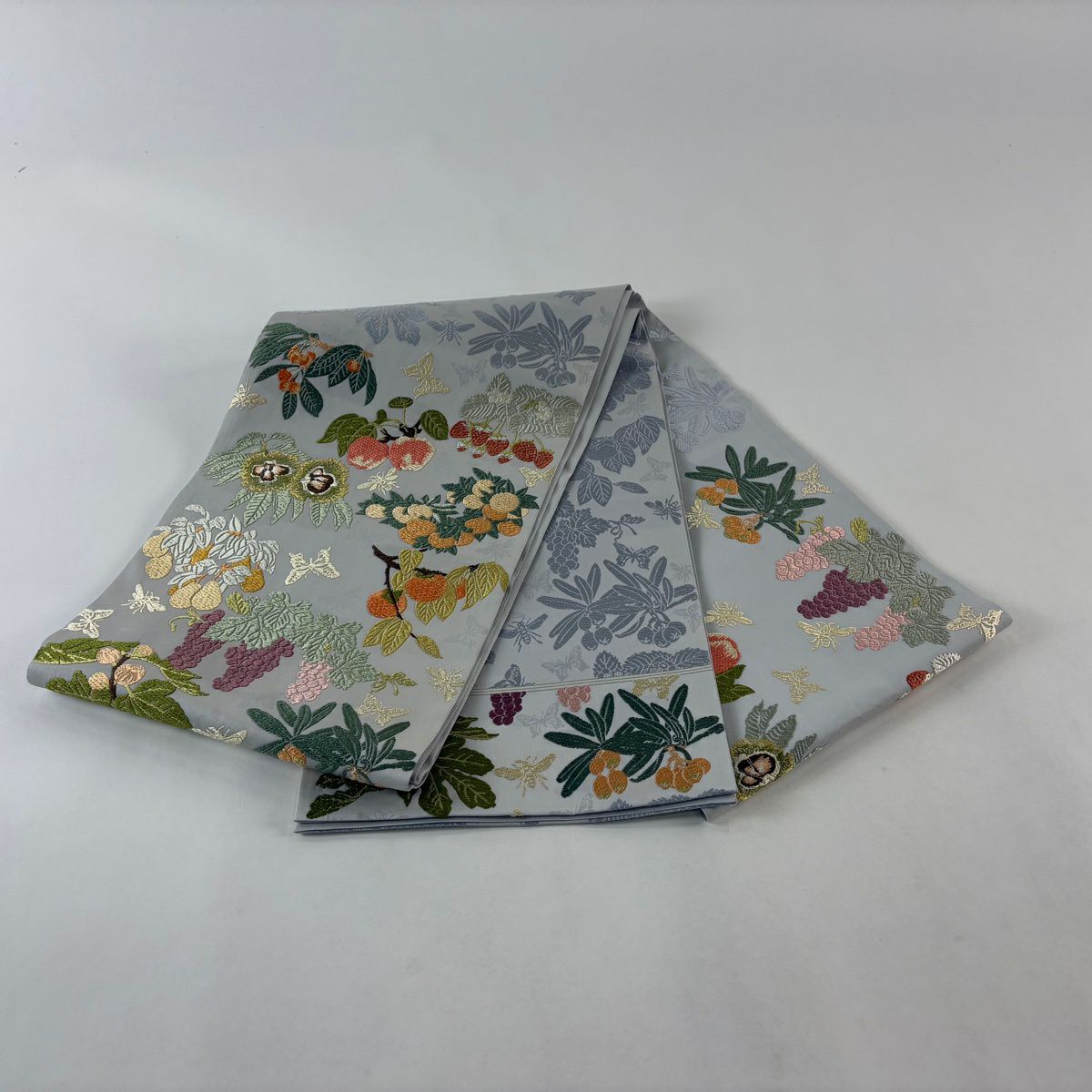 【美品】 袋帶 逸品級 落款 山口弘躬染織 四季果實紋 蟲 刺繡 灰 深藍色 お太鼓柄 純蠶絲