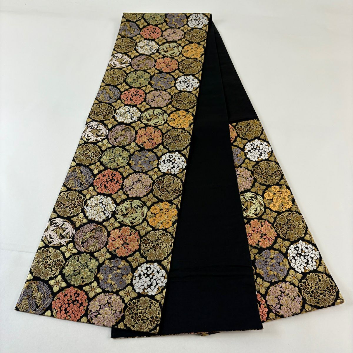 【美品】 袋帶 名品級 證書附帶 花丸紋 金金箔 唐織 黑 六通 純蠶絲