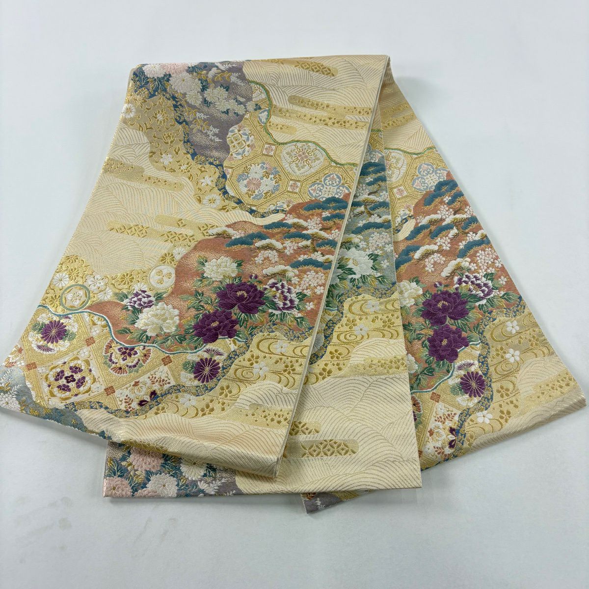 【美品】 袋帶 名品級 じゅらく 落款あり 帝王紫 草花紋 波 金金箔 刺繡 米色 お太鼓柄 純蠶絲