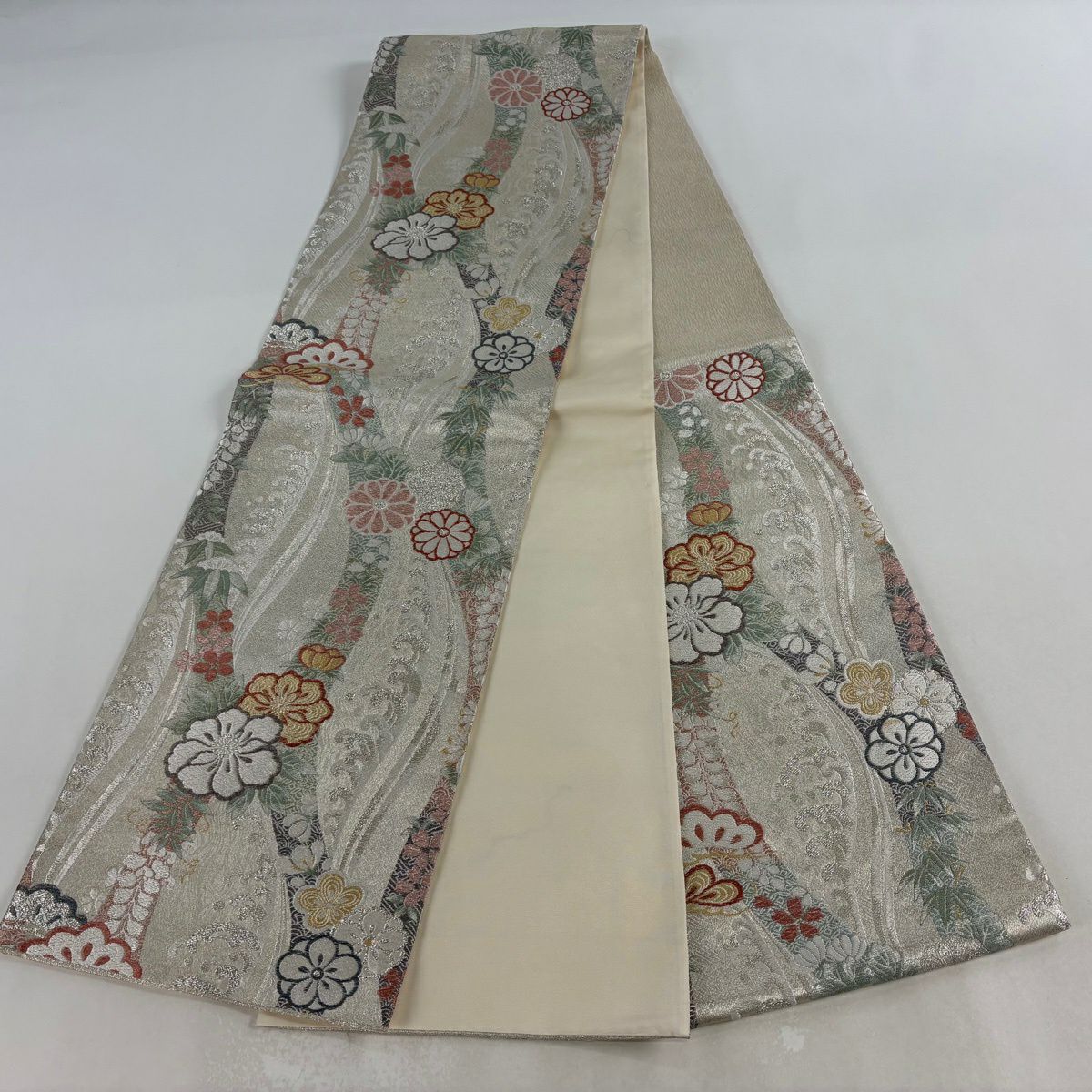 【美品】 袋帶 秀品級 草花紋紋 波頭 金銀彩 金金箔 灰白 六通 純蠶絲