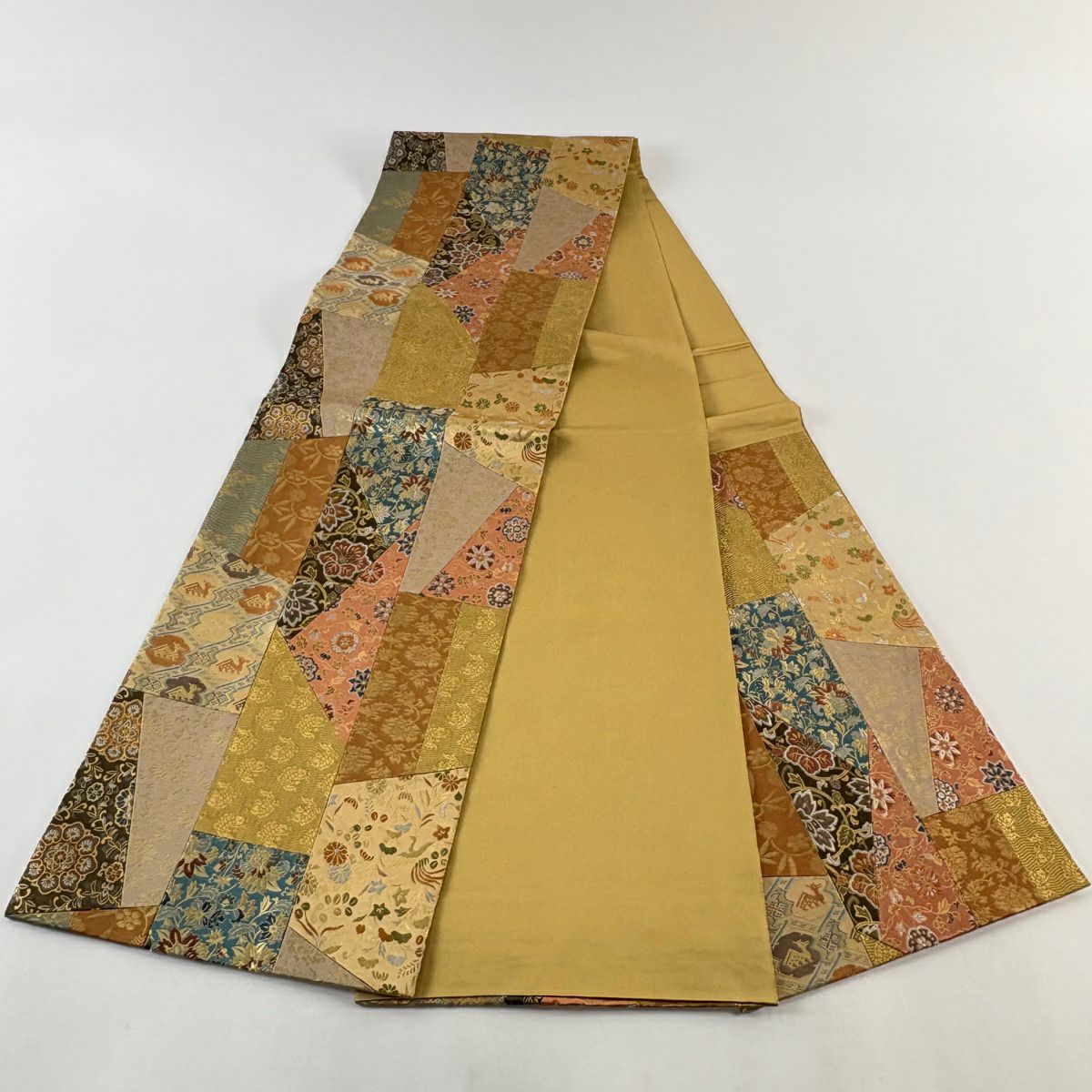 【美品】 袋帶 秀品級 花唐草紋 荒磯 金金箔 金色 六通 純蠶絲