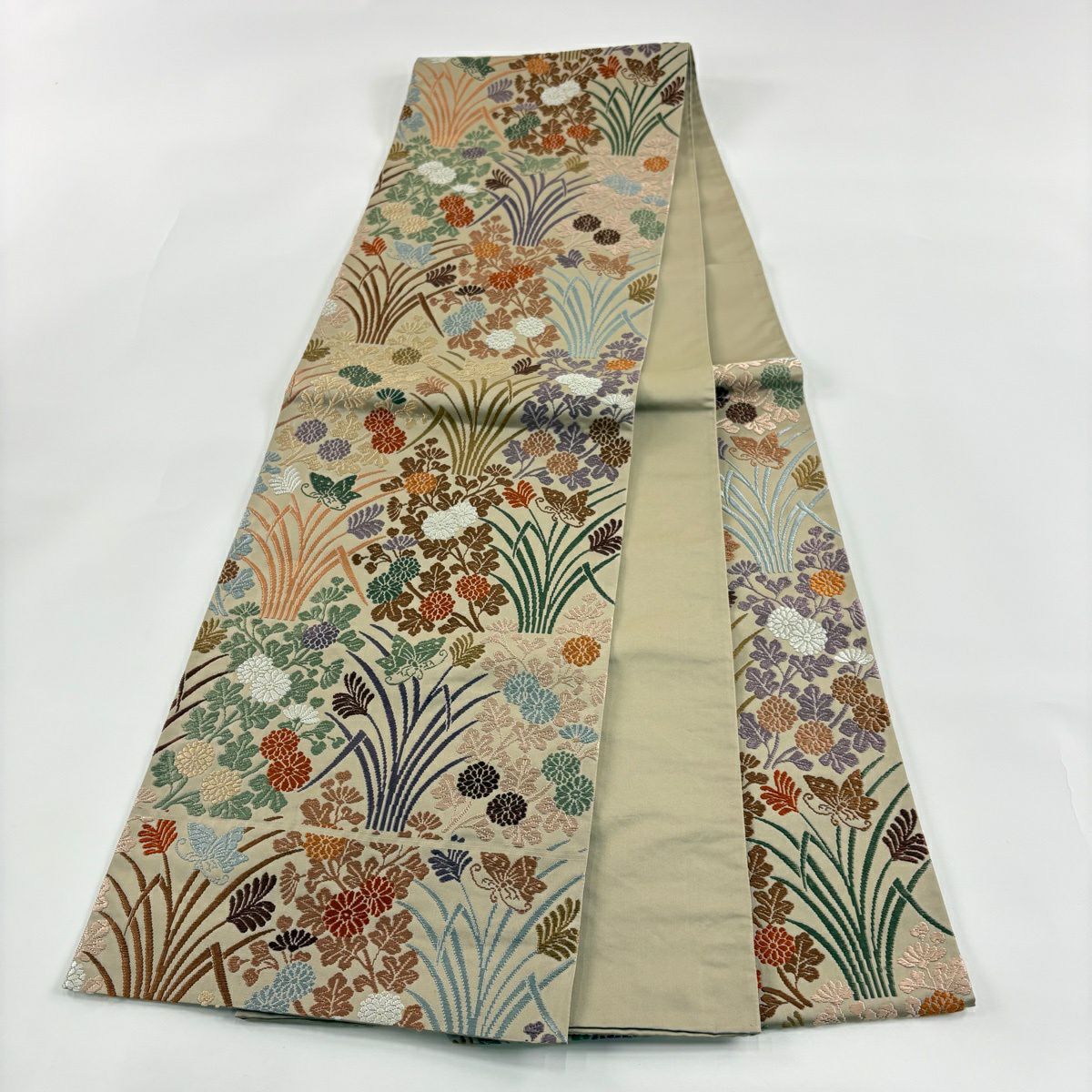 【美品】 袋帶 秀品級 草花紋紋 蝶刺繡 灰茶 六通 純蠶絲