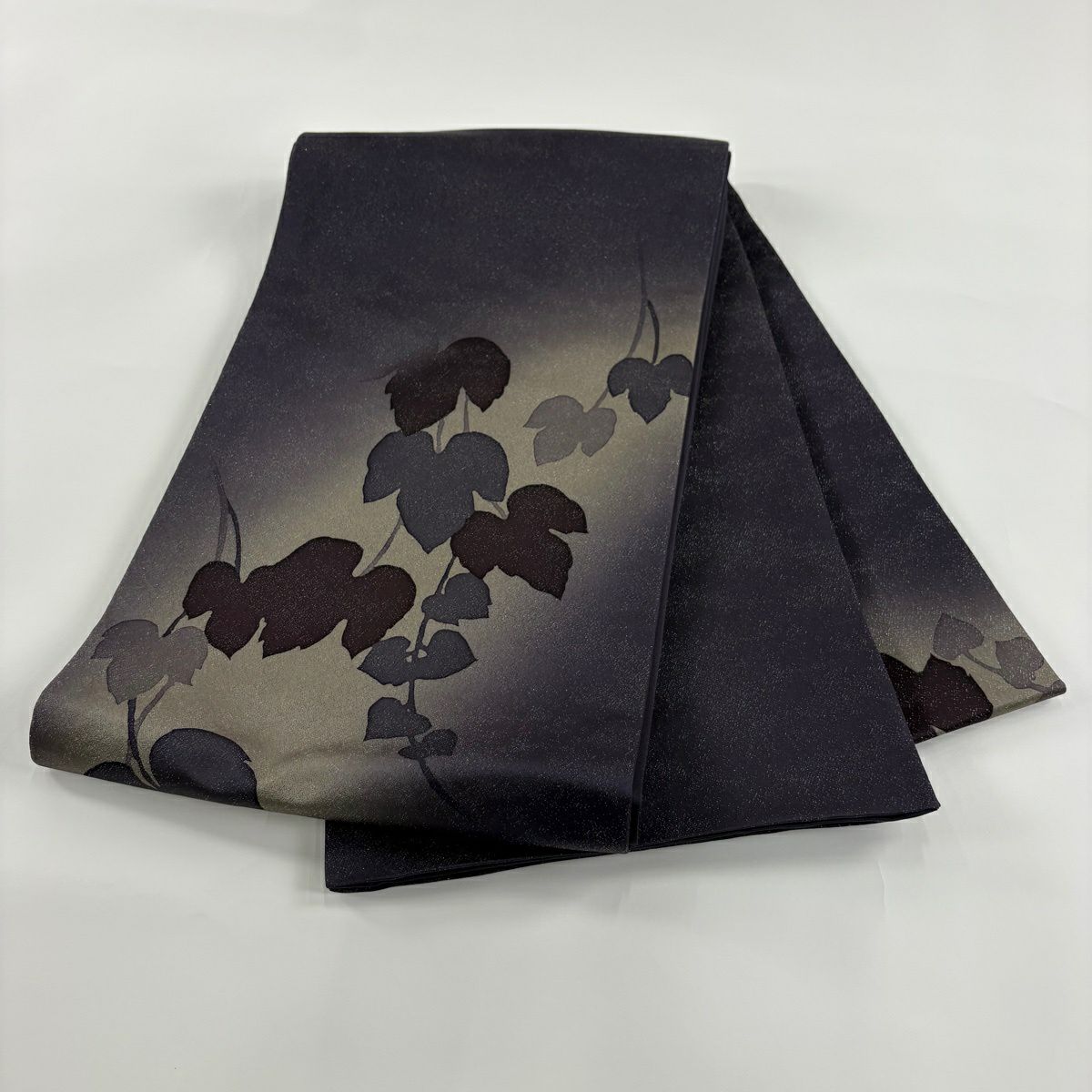 【美品】 袋帶 秀品級 大和 蔦 銀線 漸層 墨 黑色 太鼓圖案 純蠶絲