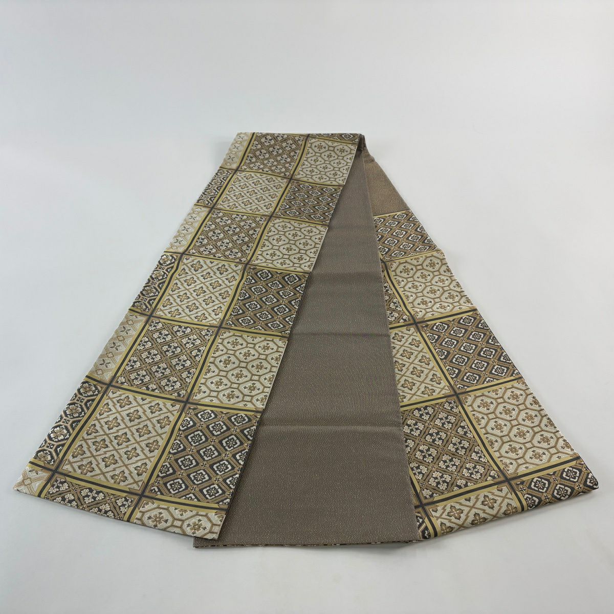 【美品】 袋帶 名品級 松樹皮菱 蜀江文 金絲 淡黃土色 六通 純蠶絲