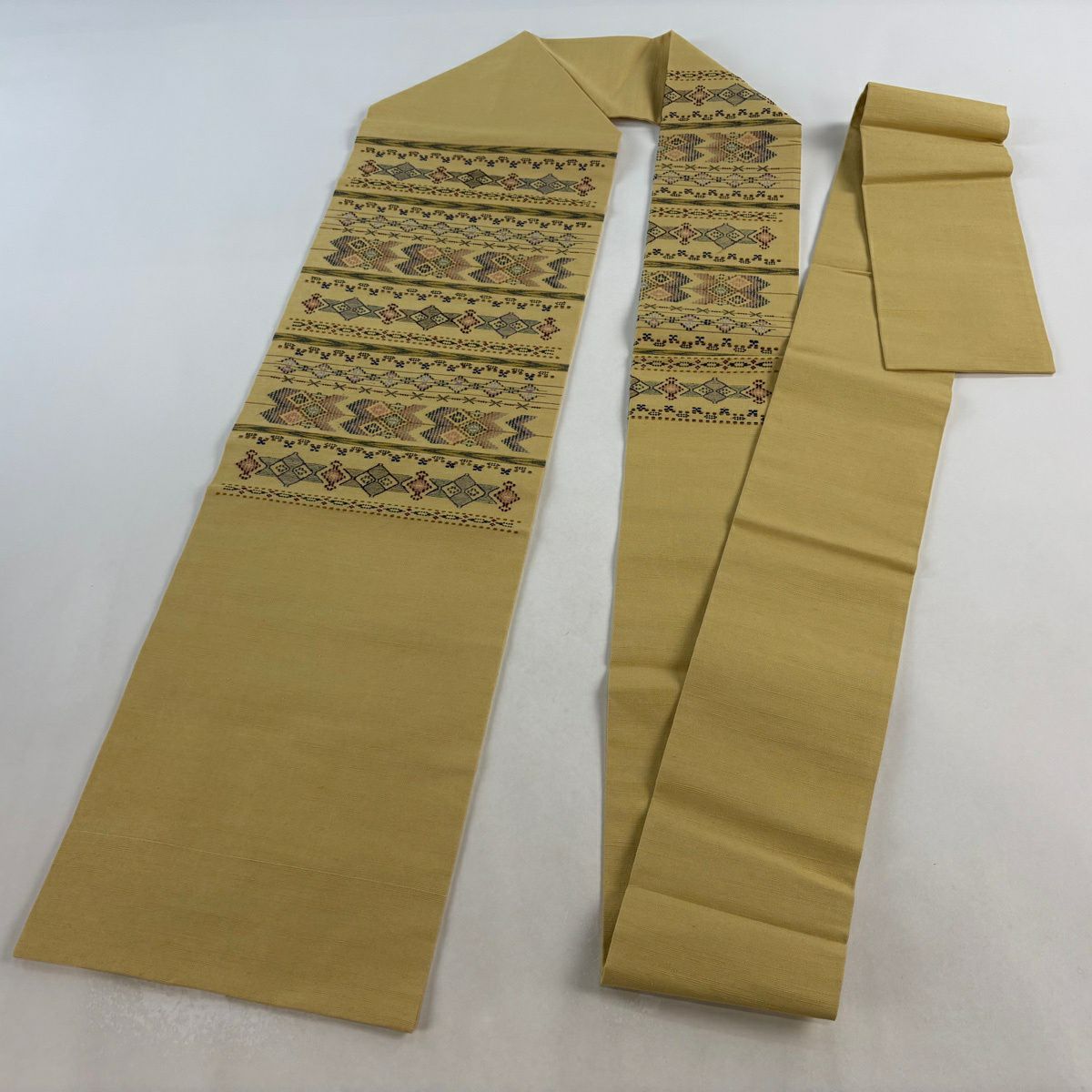 【美品】 名古屋帶 逸品級 紬織織 幾何學圖案 條紋 刺繡 黃色 純蠶絲
