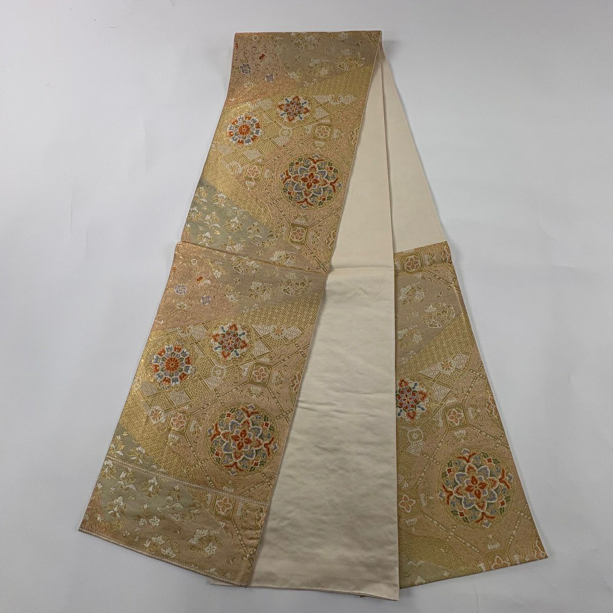 袋帶 秀品級 服部織物 落款あり 關西仕立 華紋 花唐草紋 唐織 金金箔 粉米色 六通 純蠶絲