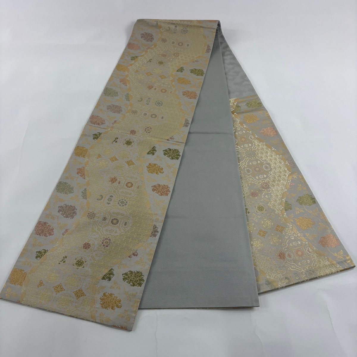 【美品】 袋帶 名品級 金金箔屋清兵衛 落款 西陣織 華紋 花唐草紋 金金箔 灰色 六通 純蠶絲