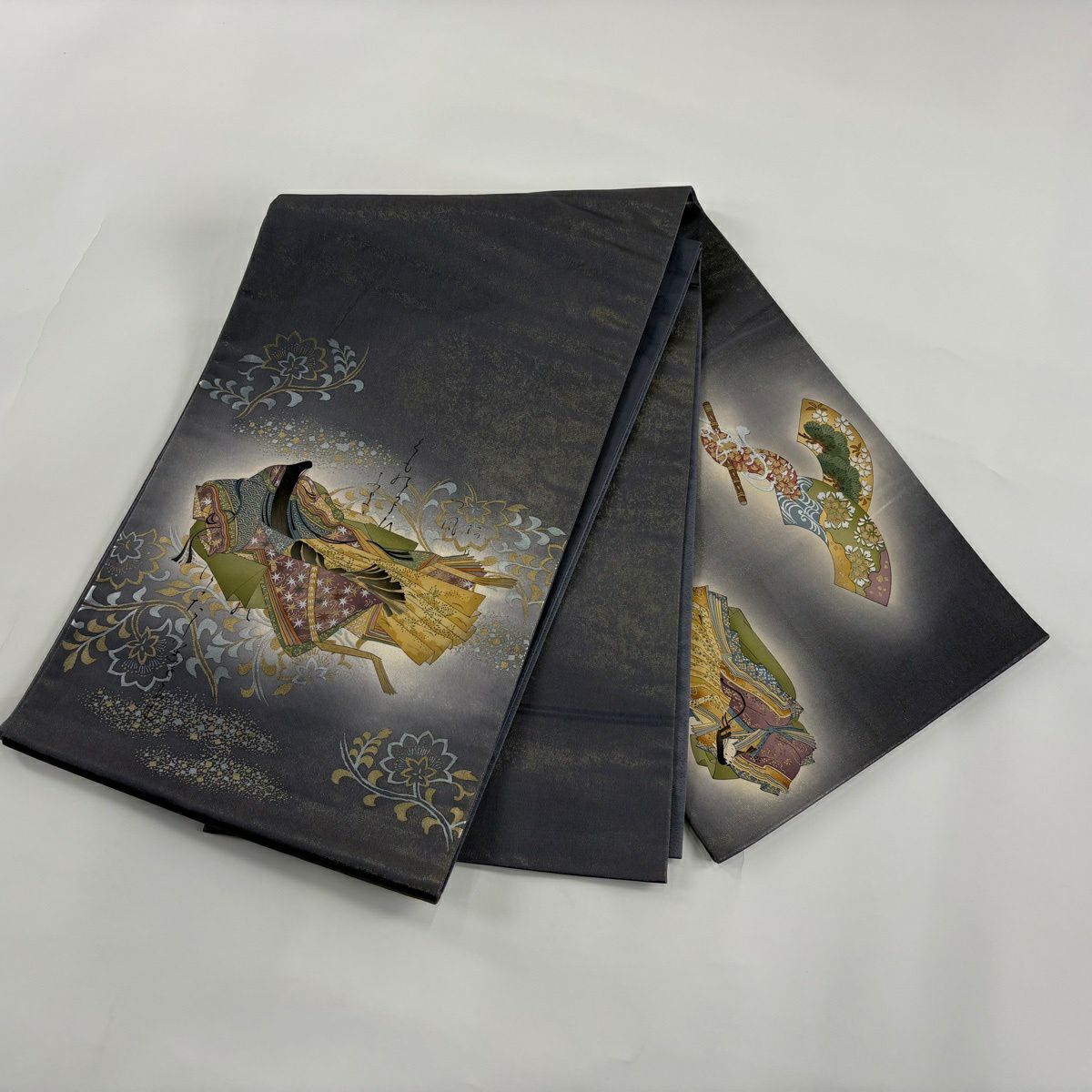 【美品】 袋帶 名品級 樽本伊勢藏 落款あり 姫 和歌 金銀彩 金通 灰色 お太鼓圖案 純蠶絲