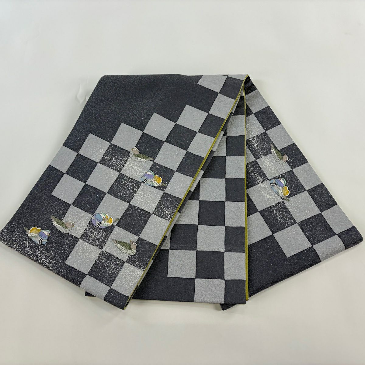【美品】 袋帶 逸品級 有落款 鴛鴦 市松樹 銀線 灰色 大鼓圖案 純蠶絲