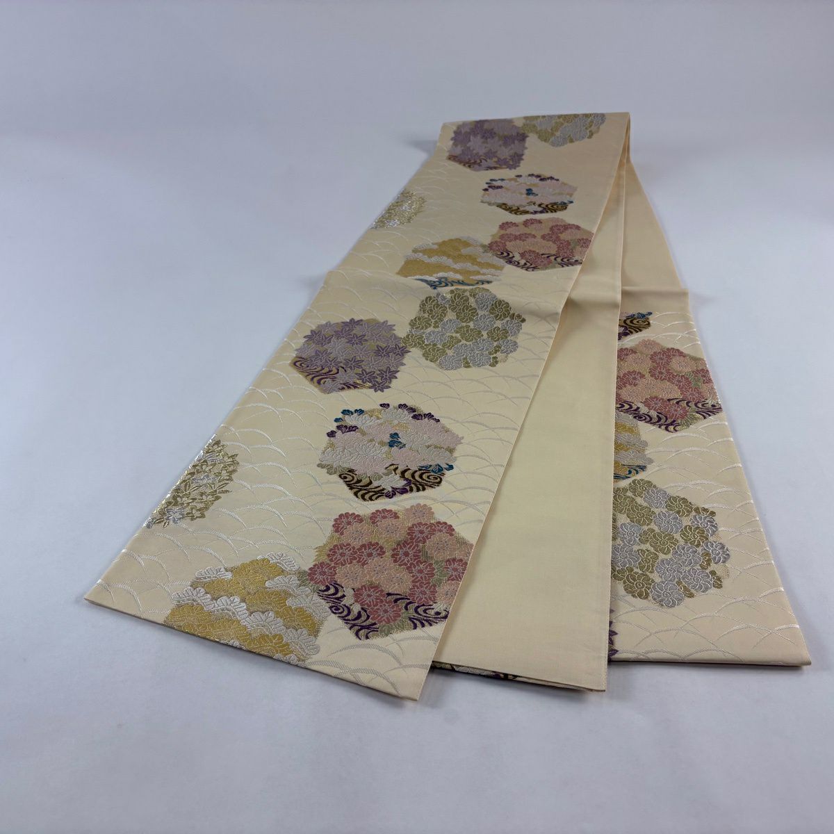 【美品】 袋帶 名品級 龜甲小花詰紋 芝 金金箔 金銀彩 米色 六通 純蠶絲