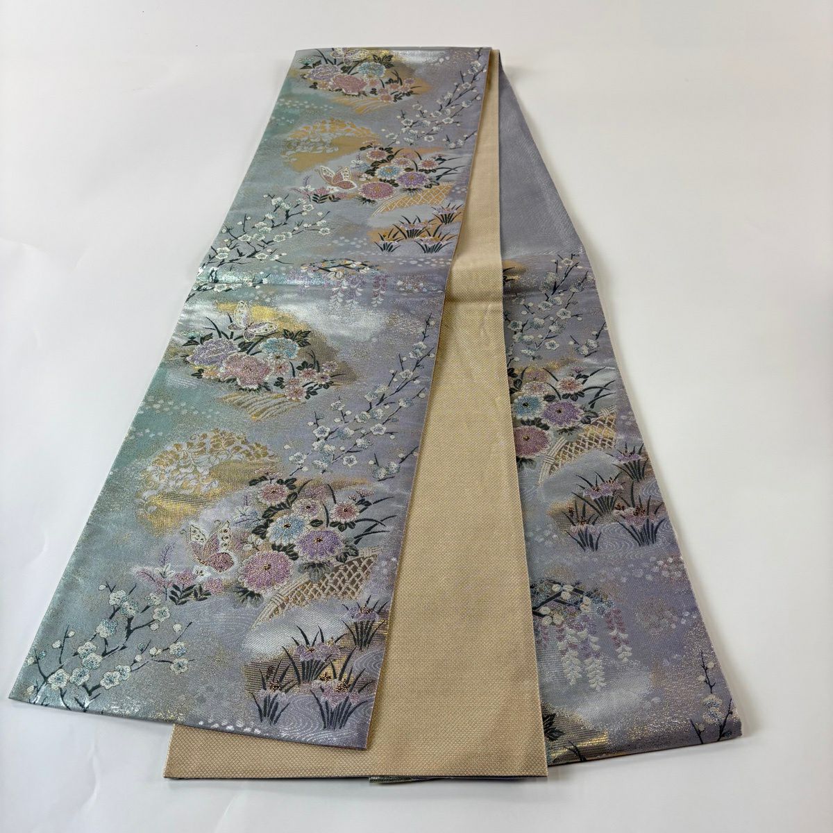 【美品】 袋帶 秀品級 草花紋 蝶 金金箔 銀 六通 純蠶絲