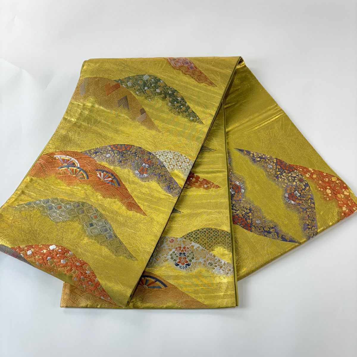 【美品】 袋帶 秀品級 山並 草花紋刺繡 金金箔 金色 大鼓圖案 純蠶絲