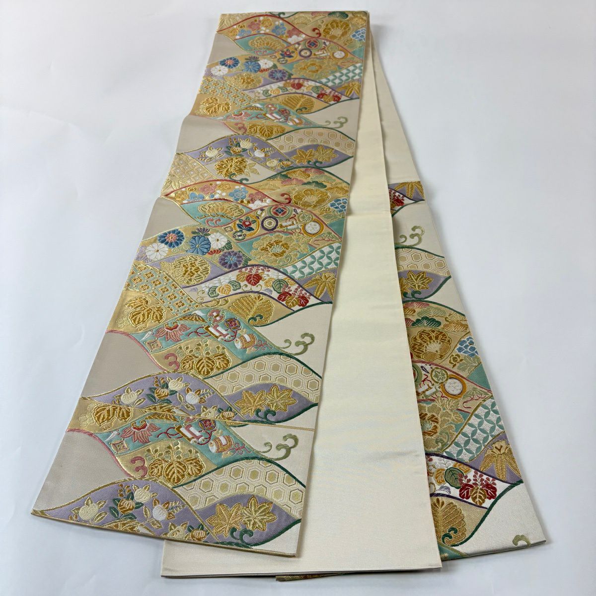 袋帶 秀品級 有落款 關西仕立 松樹竹子梅花 寶盡くし 金絲 刺繡 奶油色 六通 純蠶絲