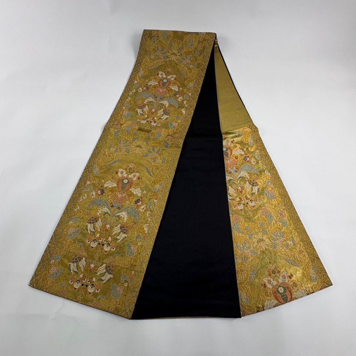 【美品】 袋帶 秀品級 草花紋 金糸 金金箔 金 六通 純蠶絲