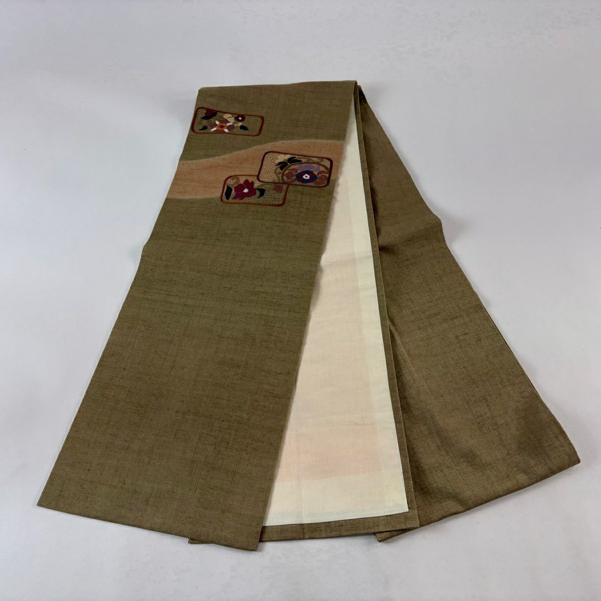 【美品】 開口名古屋帶 優品級 紬織織 草花紋紋 幾何學刺繡 灰綠 純蠶絲